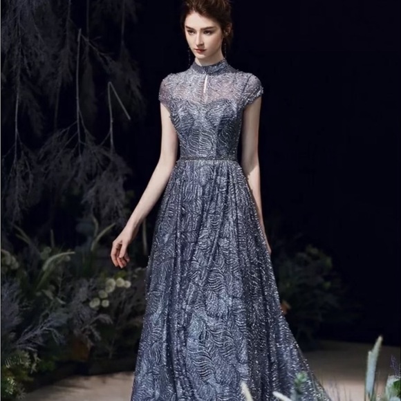 Gorgeous dark blue evening dress cap sleeve shiny sequined high a-line gown💙✨ - Picture 2 of 4